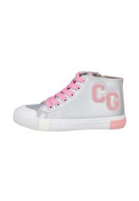 Zapatillas altas grises con cordones y acentos rosas. Presenta un logo bordado "CG" y una puntera y suela de goma blanca. Material suave.