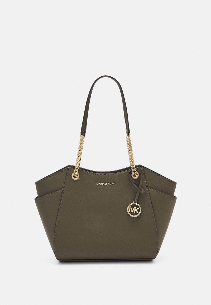 Sac cabas vert olive Michael Kors avec anses chaîne dorée et charm logo, avec poches latérales et design structuré.