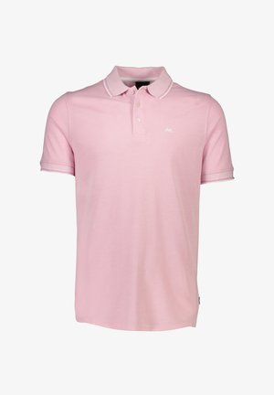 Polo in cotone rosa chiaro con colletto, apertura con due bottoni e bordi bianchi a contrasto sul colletto e sulle maniche. Presenta un piccolo logo.