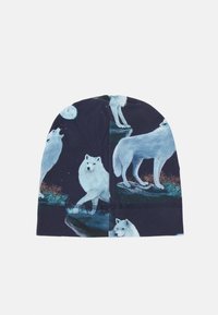 Gorro azul marinho com um padrão repetido de lobo em tons de branco e azul, apresentando uma textura de tecido suave e bordas cosidas.