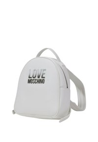 Sac à dos en simili cuir blanc avec une forme arrondie, fermeture éclair et un logo métallique "LOVE MOSCHINO" à l'avant. Bandoulières réglables.