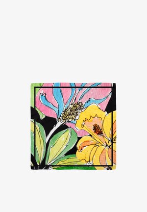 Design floreale astratto con grandi fiori gialli e rosa, foglie verdi e accenti blu incorniciati da un sottile bordo nero su sfondo bianco.