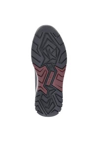 Schwarzer Gummiauslauf mit roten Akzenten, ausgestattet mit einem geometrischen Profil für besseren Grip. Die Zwischensohle ist für Dämpfung und Unterstützung konzipiert.