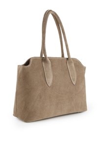 Torebka tote w kolorze brązowego zamszu z dwoma uchwytami u góry, o wyraźnym kształcie, gładkiej fakturze i minimalistycznym designie, bez widocznych elementów metalowych czy wzorów.