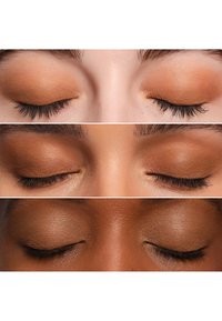 Drie close-up beelden van gesloten ogen die verschillende tinten bruine oogschaduw tonen op diverse huidtinten. Elk oog heeft gedefinieerde wimpers.