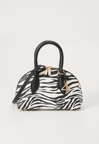 Borsa a tracolla a stampa zebra con dettagli neri, forma curva e doppio manico. Presenta una chiusura a zip e hardware in tonalità oro.