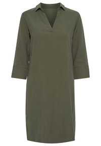 Robe courte olive à manches courtes avec un col, encolure en V et silhouette droite. Tissu lisse avec des détails de couture minimalistes.