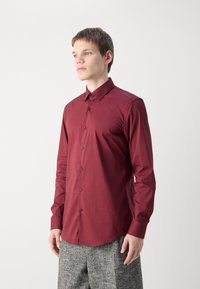HUGO KENNO - Formalna srajca - dark pink