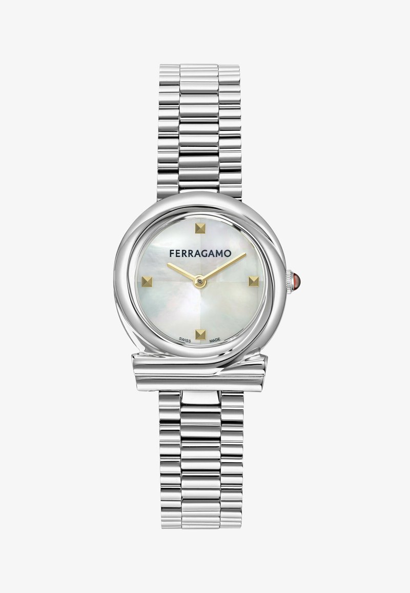 Srebrny zegarek ze stali nierdzewnej z okrągłą kopertą, białą tarczą z masy perłowej, złotymi znacznikami godzin i bransoletą z ogniw.