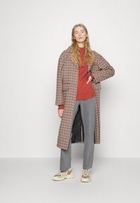 Weekday ROWE EXTRA HIGH - Calças de ganga de perna direita - grey standard