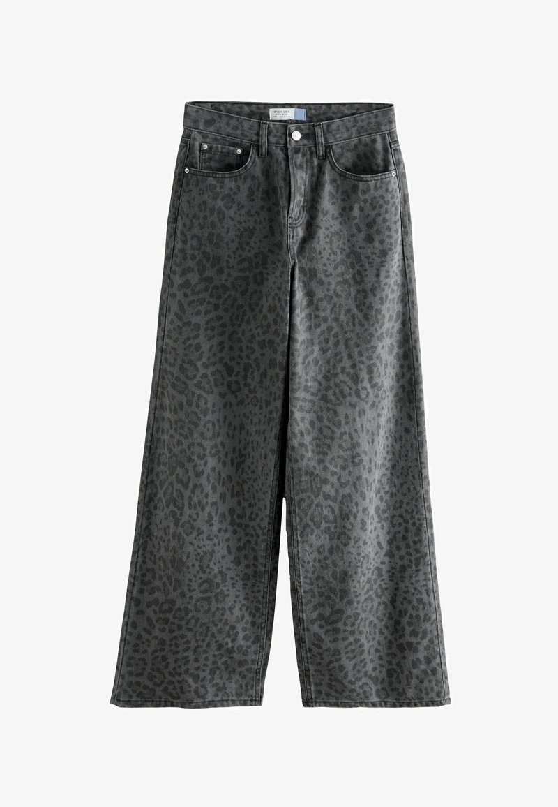 Weit geschnittene graue Denim-Hose mit einem schwarzen Leopardenmuster, Knopfverschluss und zwei vorderen Taschen. Glatte Textur.