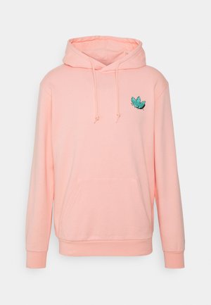 Sudadera con capucha rosa con bolsillo frontal, capucha con cordón ajustable y un diseño de hoja turquesa en el pecho izquierdo. Material suave y ajuste casual.