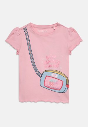 Ροζ μπλουζάκι για νήπια με κοντά μανίκια και βολάν, τσάντα χιαστί με εκτύπωση φράουλες και κείμενο "Φέρε την ευτυχία μαζί σου."