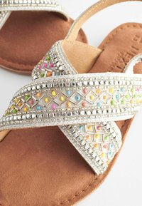 Next BEADED CROSS- REGULAR FIT - Sandaler - silver