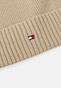 Tommy Hilfiger FLAG BEANIE UNISEX - Huer - beige