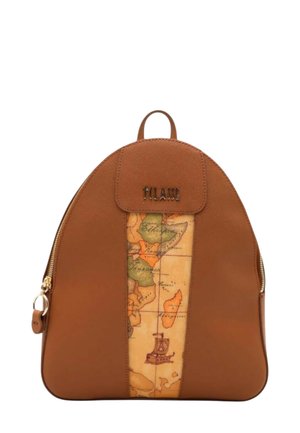 Zaino in pelle marrone con design centrale di una mappa vintage che mostra parti dell'Africa Orientale e del Madagascar, con manico superiore e cerniera laterale.