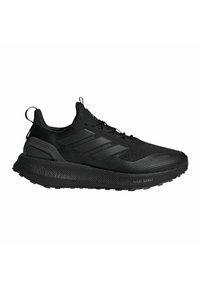 Chaussures de sport noires avec une tige en mesh, des accents texturés et une semelle en caoutchouc épaisse. Elles disposent d'un laçage à l'avant et d'une sangle de tirage au talon.