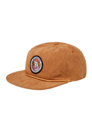 Casquette en velours côtelé marron avec une visière plate et un patch rond arborant un design de montagne et de soleil, accentuée par une fine bande contrastante.