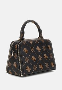 Borsa a mano in pelle nera con accenti dorati, stampa geometrica, forma strutturata, doppi manici superiori e chiusura con zip. Finitura testurizzata.