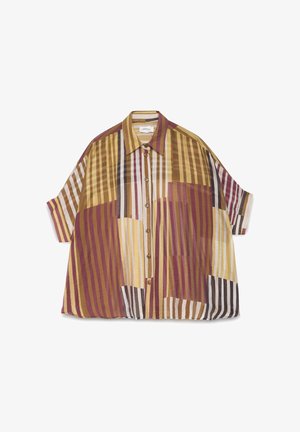 Chemise à manches courtes boutonnée avec des rayures verticales en moutarde, bordeaux, marron, blanc et noir, disposées selon un style patchwork.