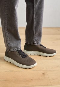 Neizvēlēts, dark military/black