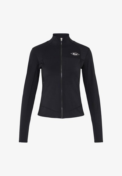 Juodas užtrauktuku užsegamas džemperis, pagamintas iš lygios, tamprių medžiagų. Pasižymi aukšta apykakle ir logotipu kairėje viršuje, su plono silueto dizainu.