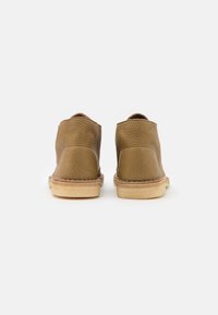 Clarks Originals DESERT - Botins de atacadores - dark olive
