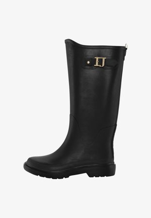 Stivale da pioggia in gomma nera con suola piatta, punta tondeggiante e accentuazione decorativa a fibbia dorata. Texture liscia, fusto alto e design minimal.
