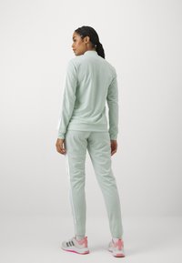 adidas Sportswear ESSENTIALS 3-STRIPES - Trenirka - linen green/white