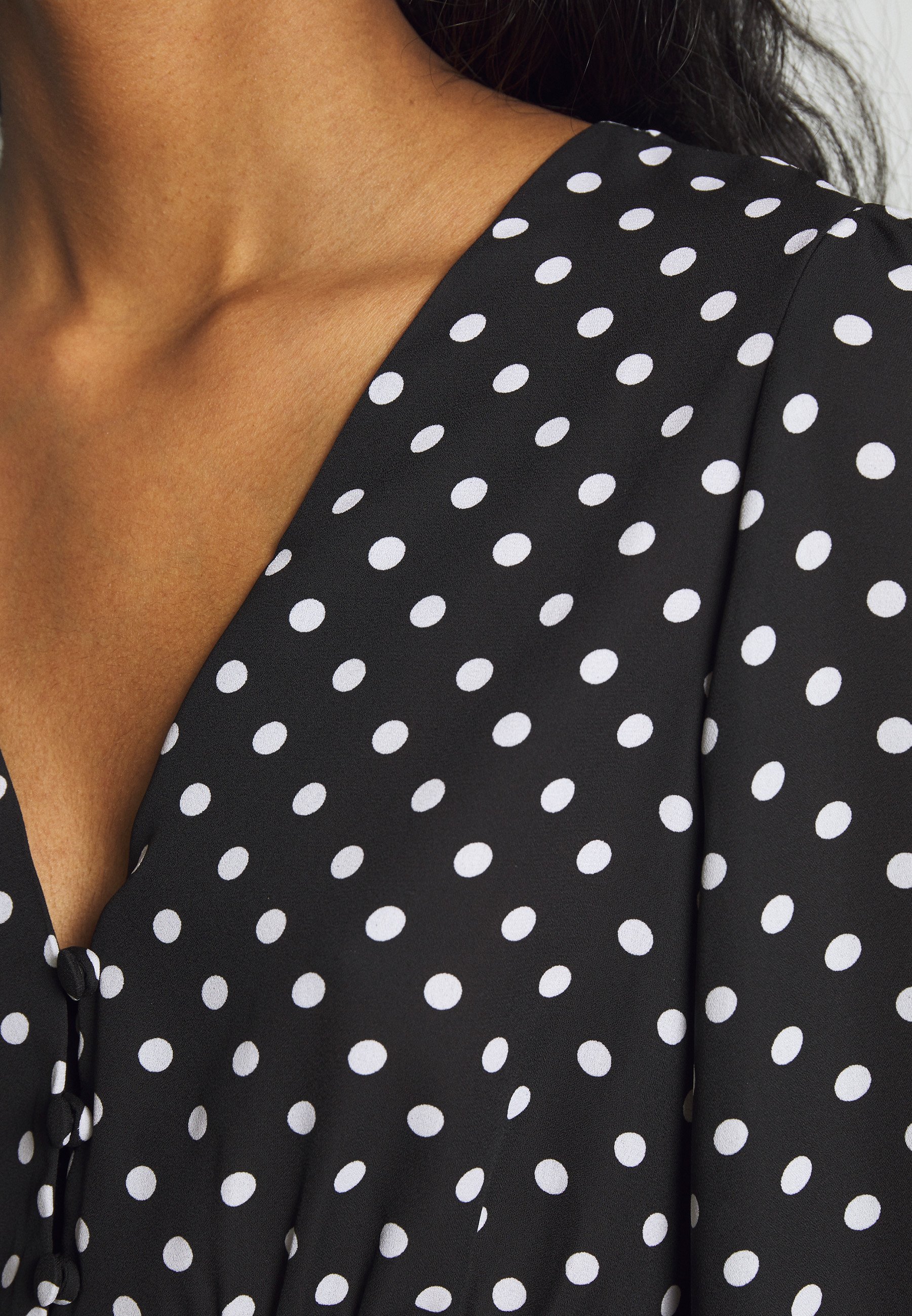New Look SPOT FRONT BUST SEAM CROP Bluser blackhvit New Look SPOT FRONT BUST SEAM CROP - Bluser - black