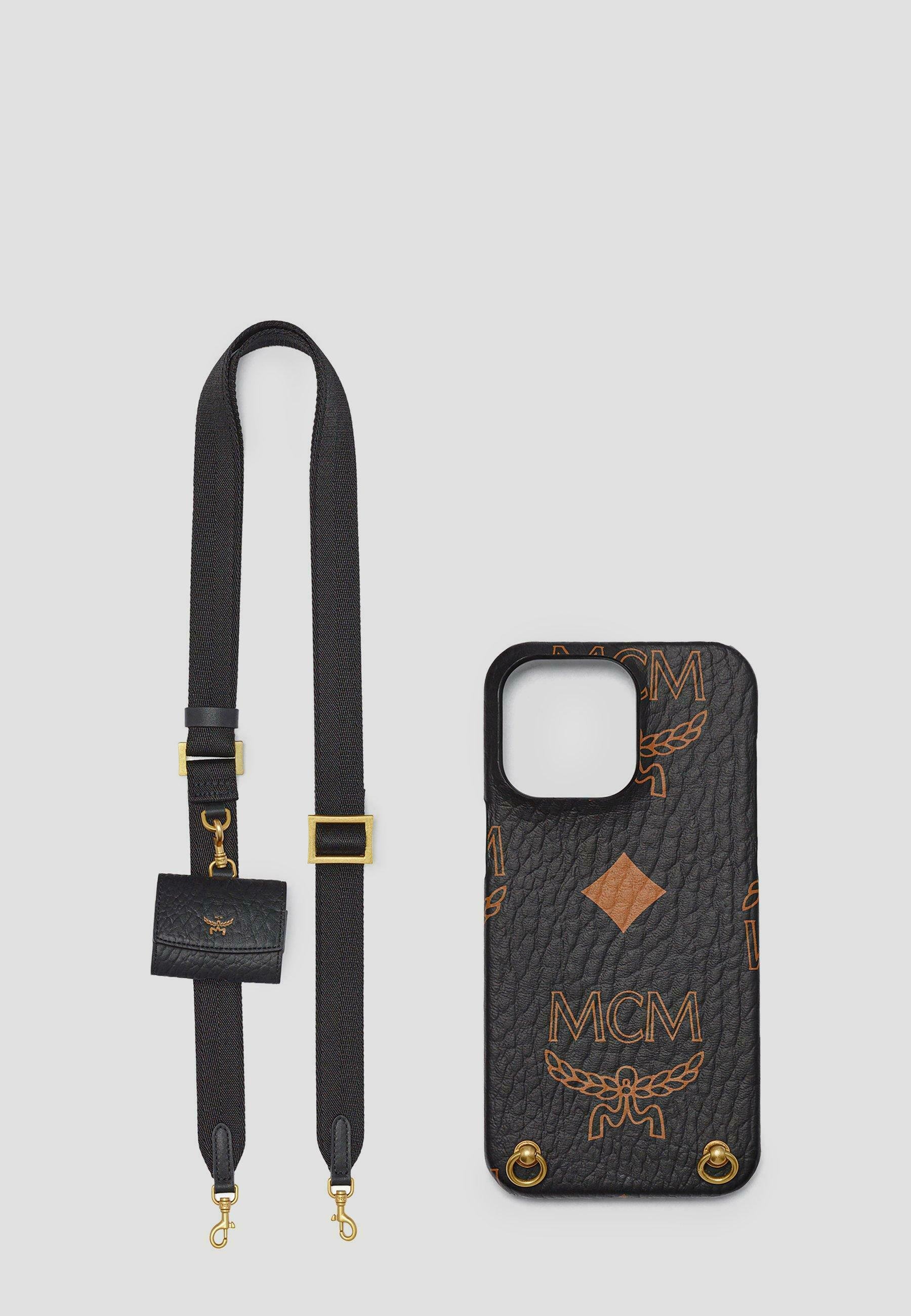 MCM IPHONE 15 PRO MAX IN MAXI MIT POUCH-ANHÄNGER FÜR AIRPODS