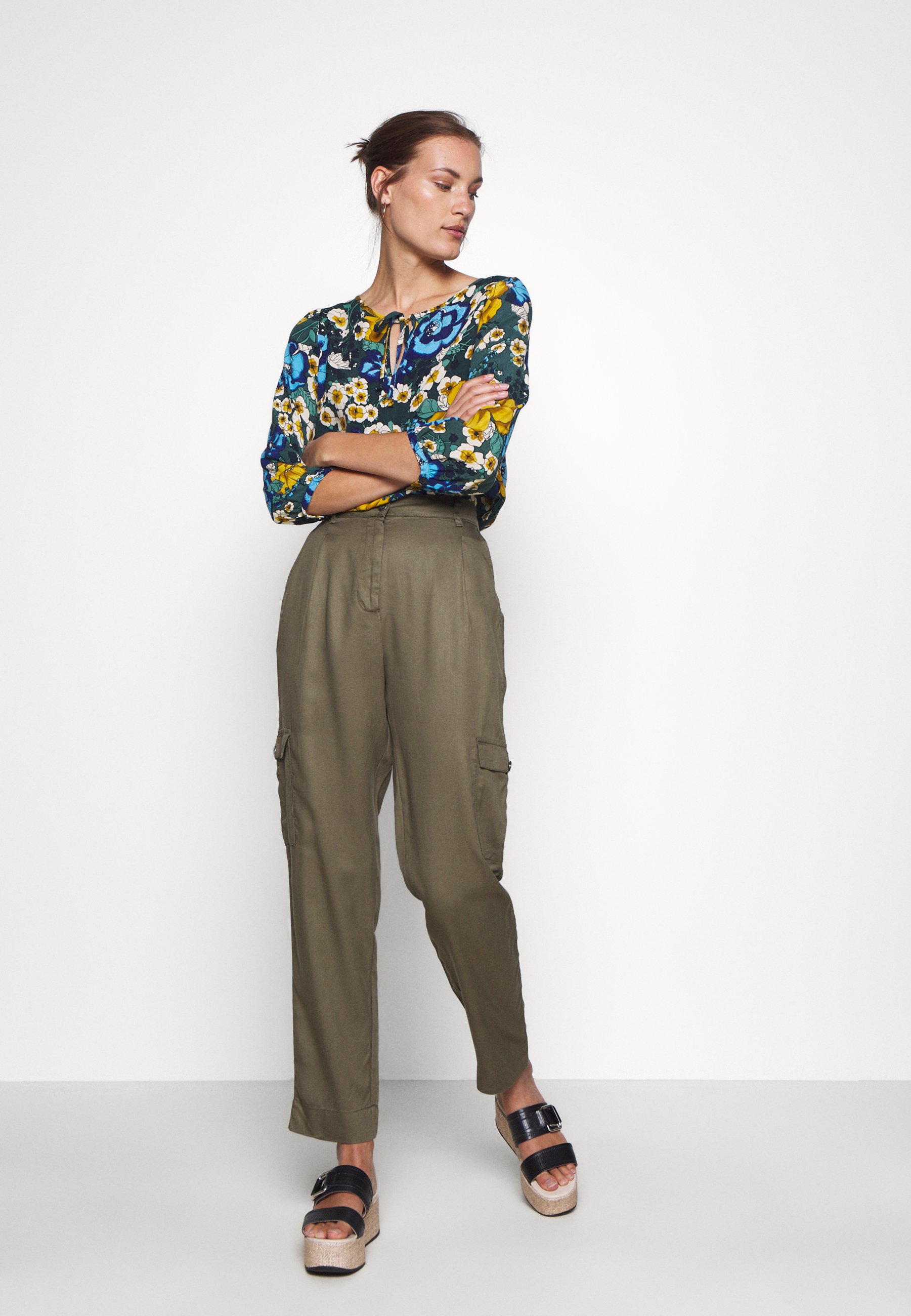 Moss Copenhagen MAIRA ROSANNA PANTS Bukse kalamata Moss Copenhagen MAIRA ROSANNA PANTS Bukse kalamata