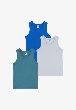 Drie mouwloze katoenen tanktops: één diepblauw, één lichtblauw en één groenblauw. Elke top heeft een ronde halslijn en dubbel gestikte armsgaten.