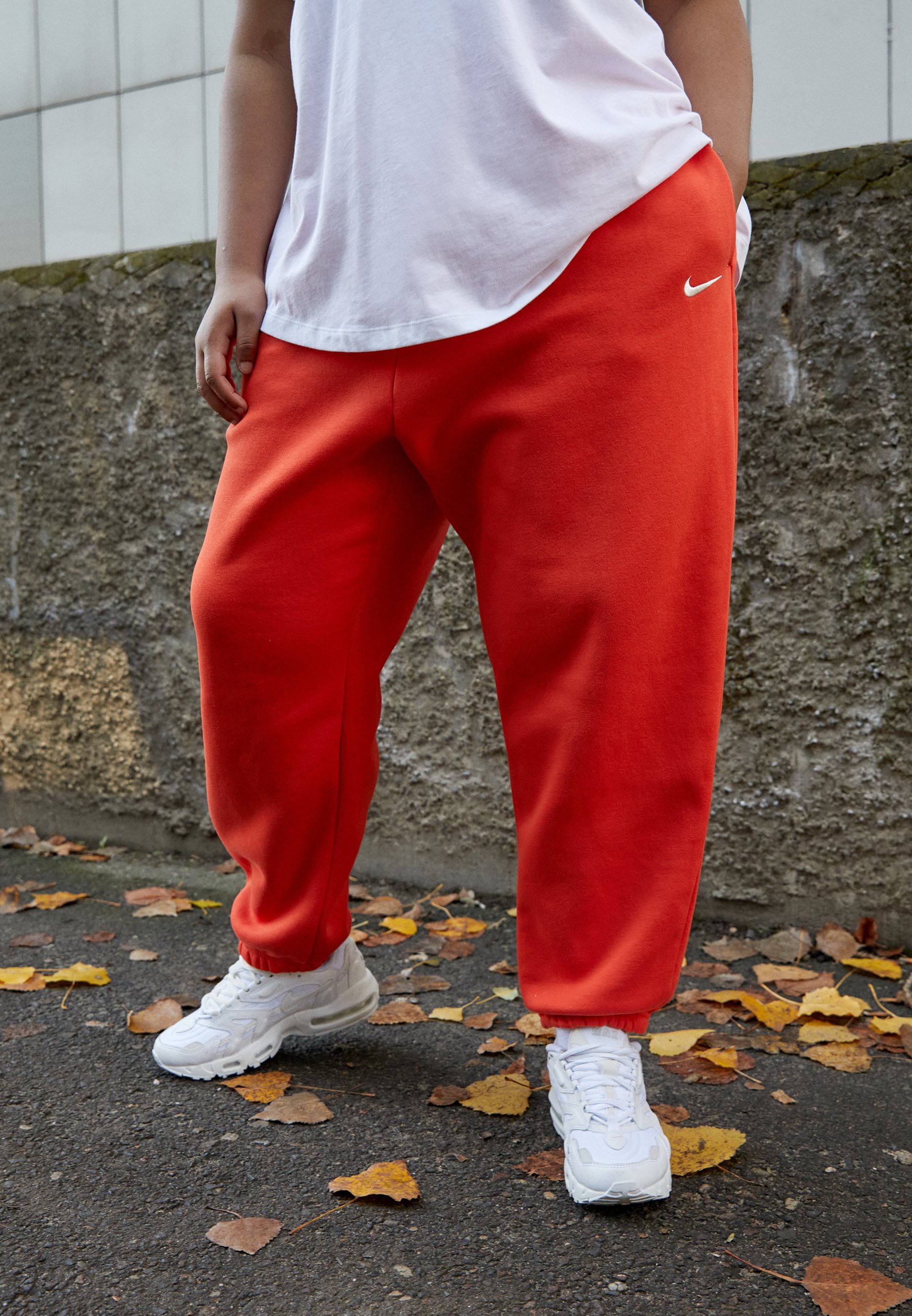 Nike Sportswear STYLE PANT - Tracksuit bottoms - picante red/red