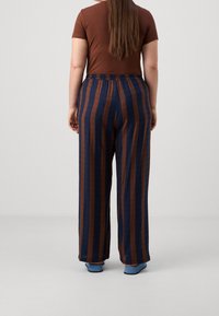 ONLY Carmakoma Tygbyxor - dark blue