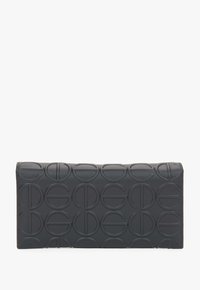 Czarny skórzany portfel z wytłoczonym okrągłym wzorem logo, smukły prostokątny kształt, gładka faktura oraz minimalistyczny design.