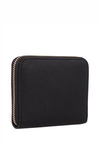 Schwarze Lederbrieftasche mit strukturierter Oberfläche und goldenem Reißverschluss an drei Seiten, geschlossen und leicht aus der Perspektive auf weißem Hintergrund betrachtet.