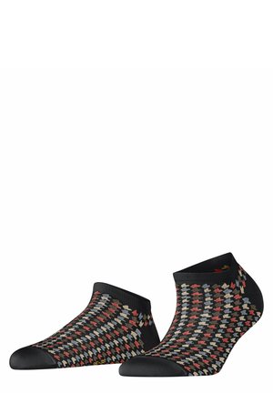 Schwarze Knöchelsocken mit einem geometrischen Muster in Rot, Beige und Grau. Gestrickte Textur mit verstärktem Fersen- und Zehenbereich.