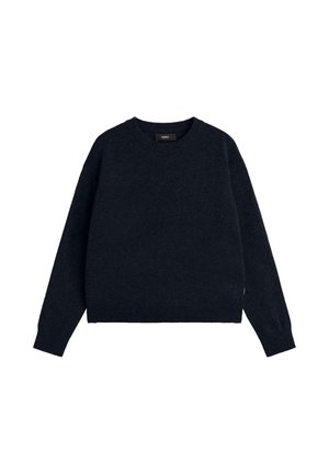 Suéter de un oscuro tono navy, hecho de una tela suave, con un cuello redondo y mangas largas. El diseño incluye puños y dobladillo acanalados.