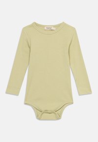 Φορμάκι μωρού μακρυμάνικο, ριπ ύφανση, ανοιχτό πράσινο, με κουμπιά πατιλέτα στο καβάλο και στρογγυλή λαιμόκοψη, απλωμένο επίπεδα σε λευκό φόντο.