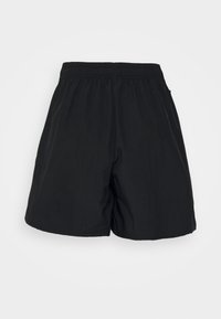 Pantaloni corti neri realizzati in tessuto leggero, con vita elastica e tasche laterali; texture liscia con una vestibilità comoda.