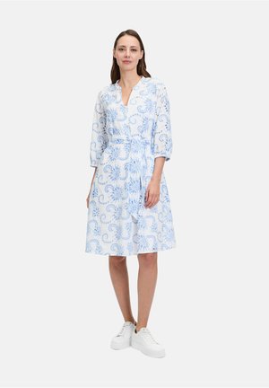 Betty & Co MET BORDUURSEL - Day dress - witte blauwe