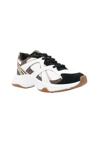Scarpa sportiva in bianco e nero con pannelli in rete e suede, caratterizzata da un design unico, suola ammortizzata e suola esterna in gomma marrone.