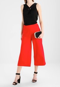 Anna Field Top - black