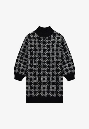 Robe pull tricotée à motif noir et blanc avec un col montant côtelé et des manches ballon avec poignets.