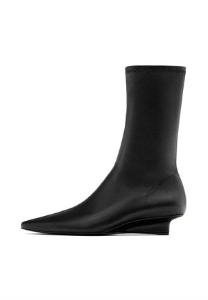 STRETCH - Stivaletti con la zeppa - black