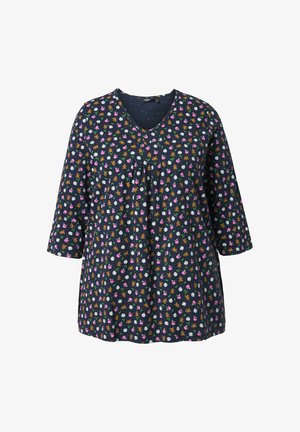 Marineblauwe V-hals blouse met 3/4 mouwen, bedekt met een patroon van kleine teddyberen, voetballen en roze bloemen.