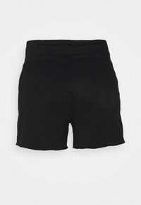 Shorts neri, aderenti, con una texture liscia, dotati di un alto punto vita e orlo grezzo per un look casual. Design semplice, senza motivi o decorazioni.