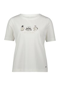 T-shirt blanc à manches courtes avec trois flacons de parfum illustrés portant les étiquettes "Amour", "Rêve" et "Espoir" au-dessus du mot "inoubliable".