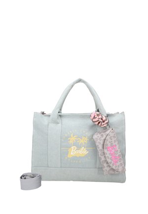 Helle türkisfarbene Stofftasche mit goldenem "Barbie"-Logo und Palmen-Grafik. Enthält einen abnehmbaren grauen Riemen und ein passendes Gepäckstück mit Leopardenmuster.
